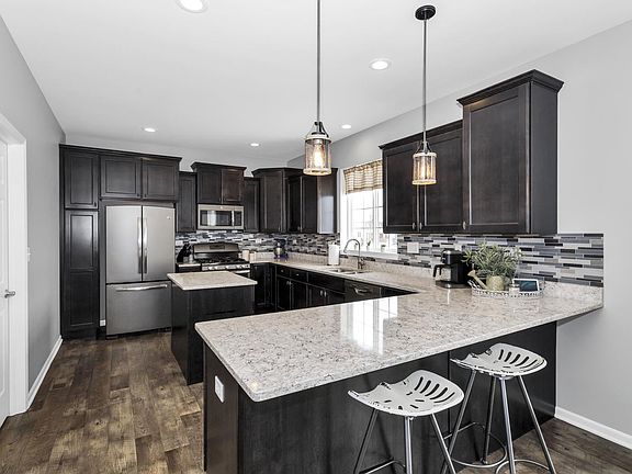 4th image of 1043 Waterfront Ln