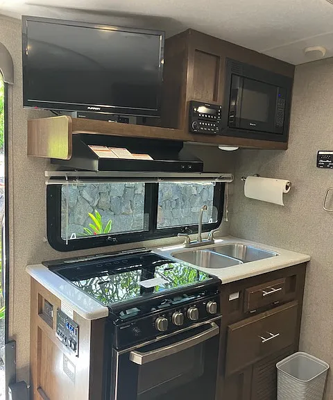 Kitchenette with TV