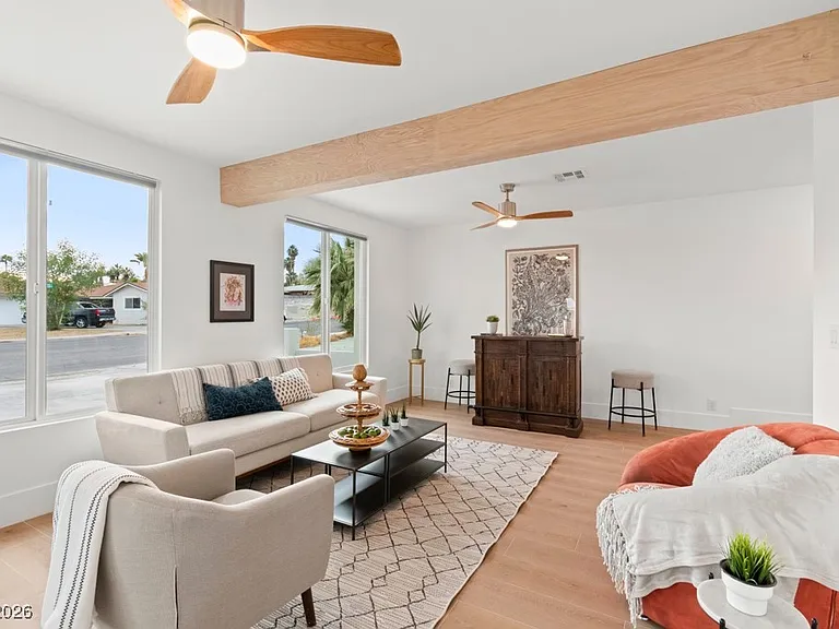 1621 Franklin Ave — Photo 10