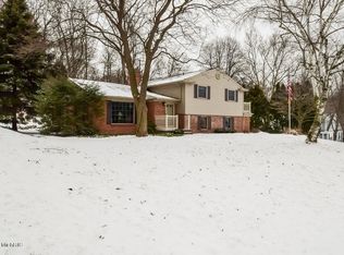 966 Parmelee Ave NW, Grand Rapids, MI