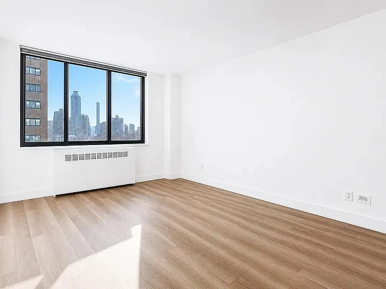 1735 York Ave #11E — Photo 4