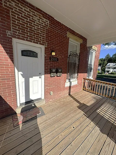 2 bed, 2.5 bath, 1500 sqft, $2,095 — Photo 2