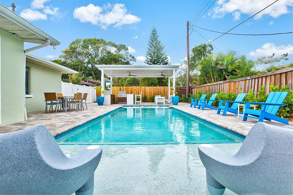 3 bed, 2.0 bath, 1376 sqft, $7,750 — Photo 2