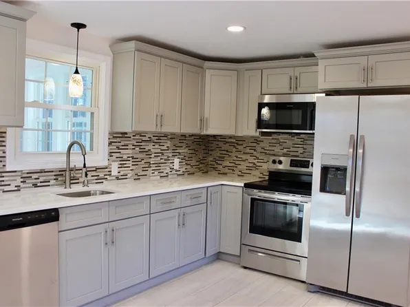 105 Summer St, Blackstone, MA 01504