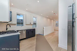 3 bed, 1.0 bath, 3200 sqft, $3,300 — Photo 4