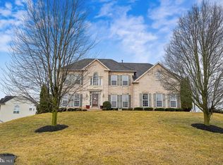 13827 Kialani Dr, Hagerstown, MD 21742