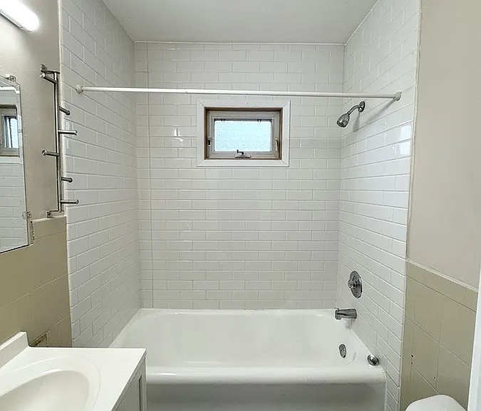 1246 Dufferin Pl #6 — Photo 8