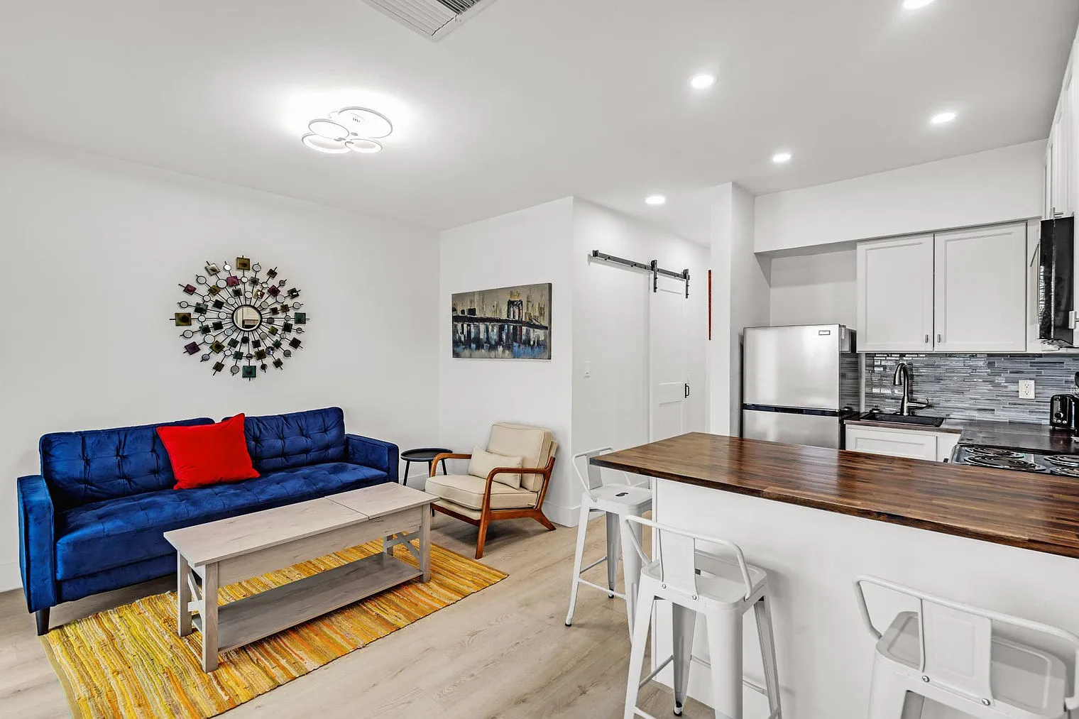 1 bed, 1.0 bath, $2,042 — Photo 1