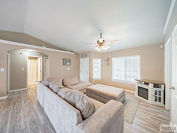 5th image of 1862 S Eagle Pointe Dr