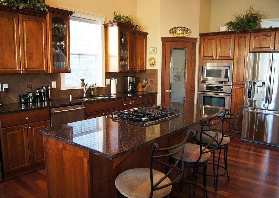 Solid Granite counters & SS Appl