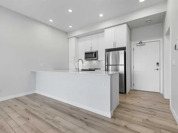 255 E Les Jardins Park SE #408, Calgary, AB T2C 5W9