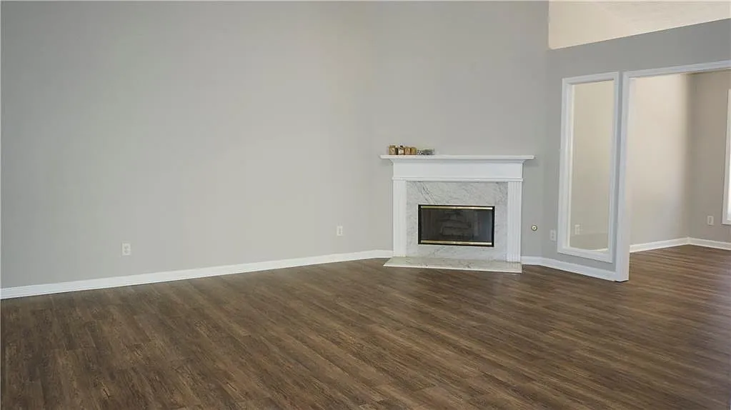 3 bed, 2.0 bath, 2034 sqft, $2,500 — Photo 4