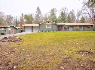 300 Opal Ln, Grants Pass, OR 97526