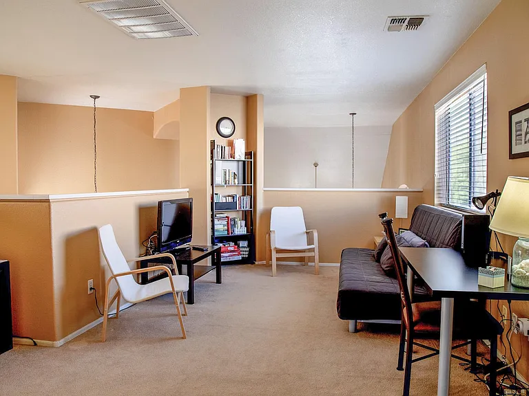 1136 E Hiddenview Dr — Photo 17