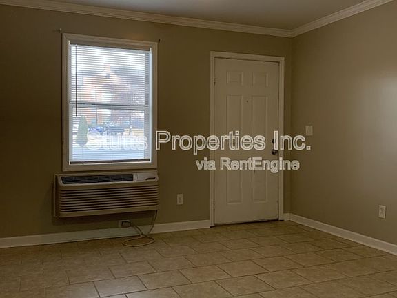 2nd image of 414 Hermitage Dr Unit 3