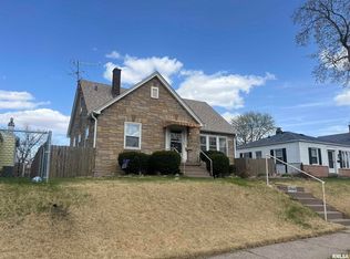 2129 Frisco Dr, Davenport, IA 52804
