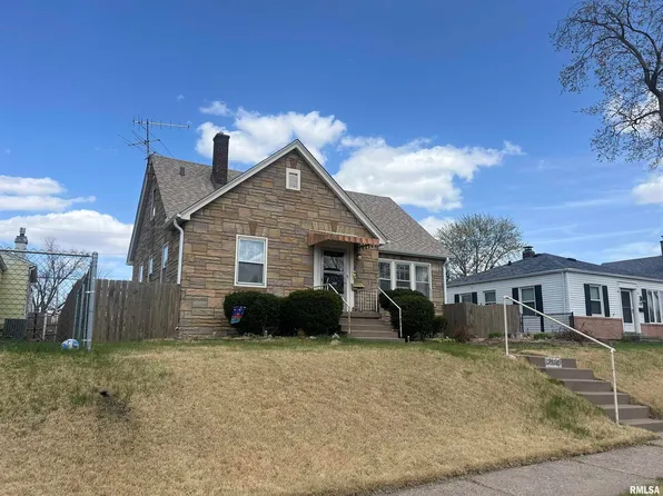 2129 Frisco Dr, Davenport, IA 52804