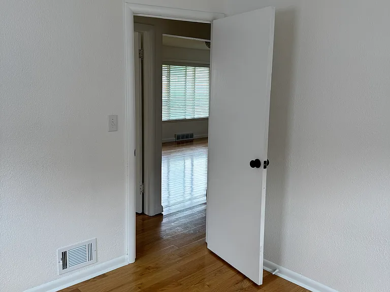 1407 W Kiernan Ave — Photo 14