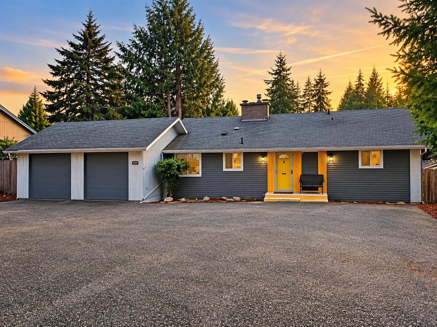 319 NW Grandstand St — Photo 1