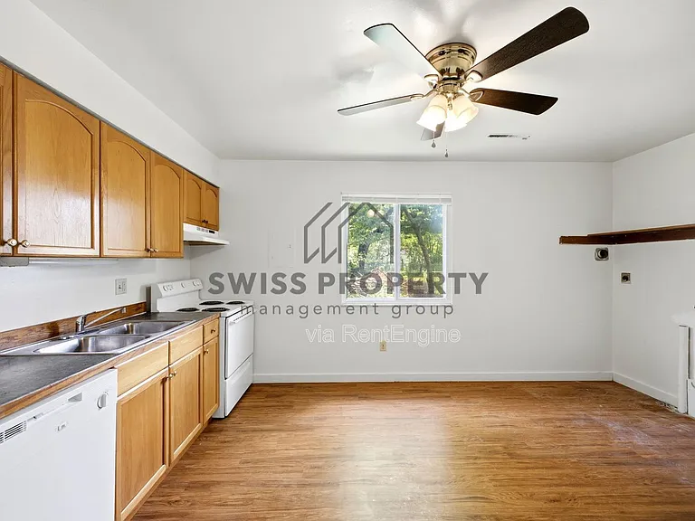 1579 Briarwood Ave — Photo 7