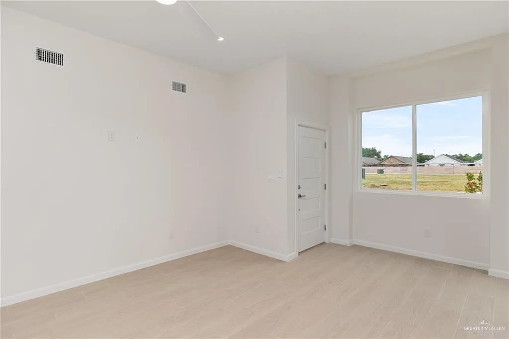 3 bed, 2.5 bath, 1553 sqft, $1,800 — Photo 3