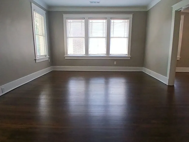 285 Hawthorne St — Photo 4