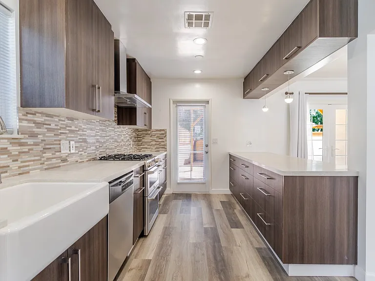 3960 Mayfield Ave — Photo 11