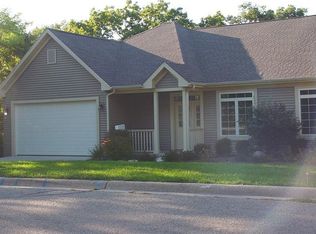 340 Country Club Dr, Lake Geneva, WI 53147