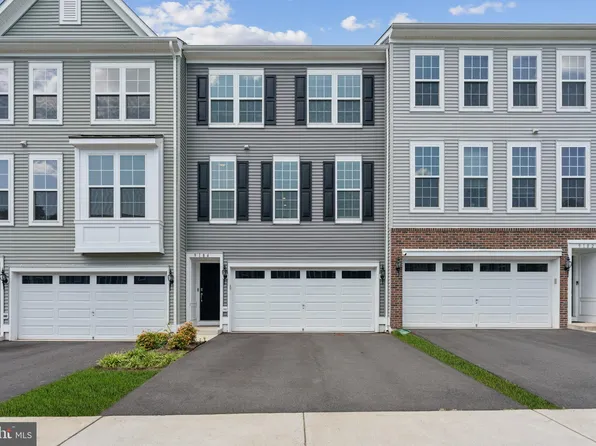 9184 Wyche Knoll Ln, Manassas, VA 20110