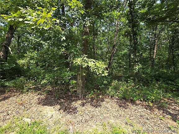 4th image of Greenview Dr