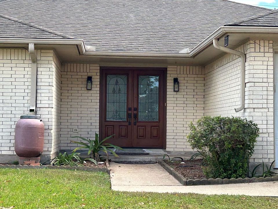 1st image of 2901 Crane Dr