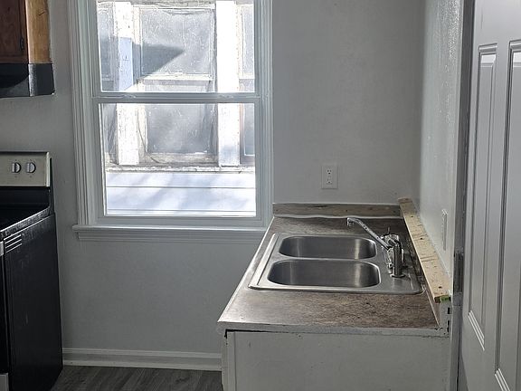 5th image of 808 Buffalo St