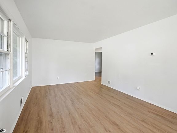 4th image of 234 Prospect St