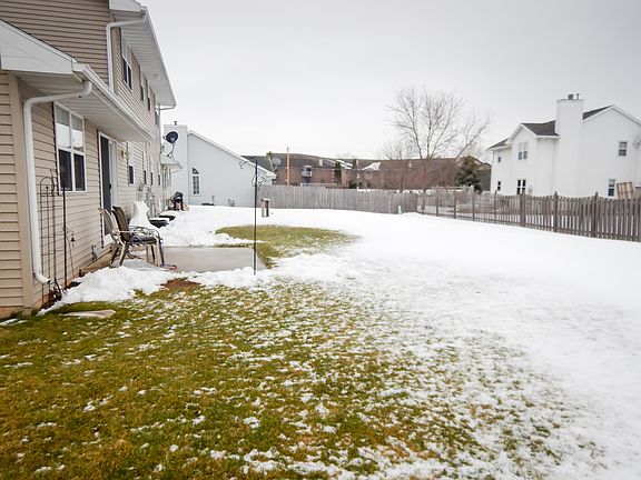 5th image of 3954-3956 East River Dr