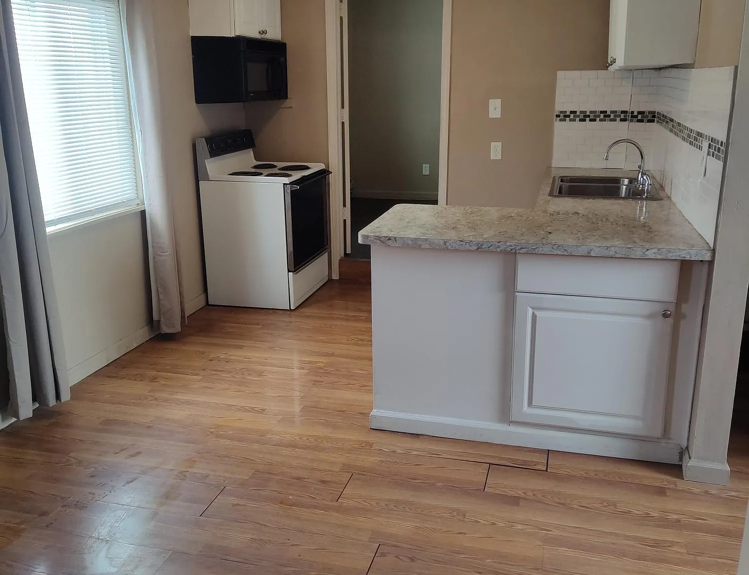 2 bed, 600 sqft, $900 — Photo 1