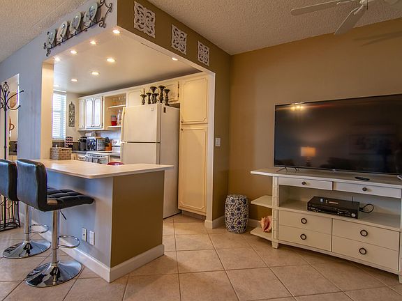 4th image of 104 Paradise Harbour Blvd APT 204