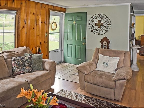 5th image of 906 Laurel Dr