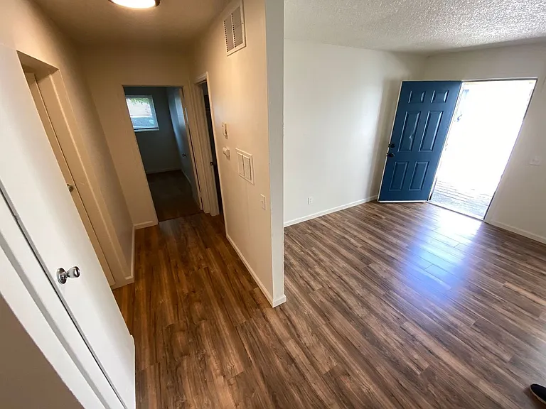 341 Lansing Cir #A — Photo 3