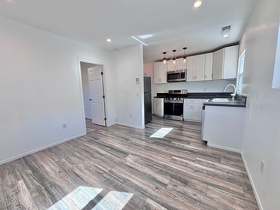 4th image of 3774 S Gramercy Pl