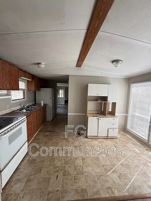 Building Photo - 1059 Eller Rd #21