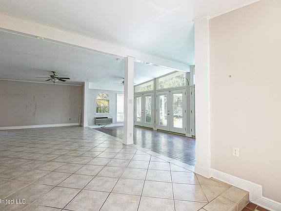 3rd image of 314 Eastview Dr