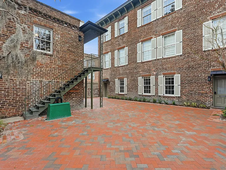 124 E McDonough St — Photo 9