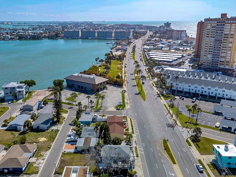 18007 Gulf Blvd #A — Photo 31