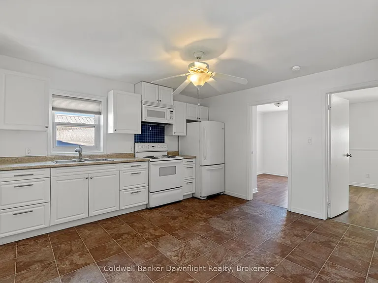 3-437 Main St S #3 — Photo 3