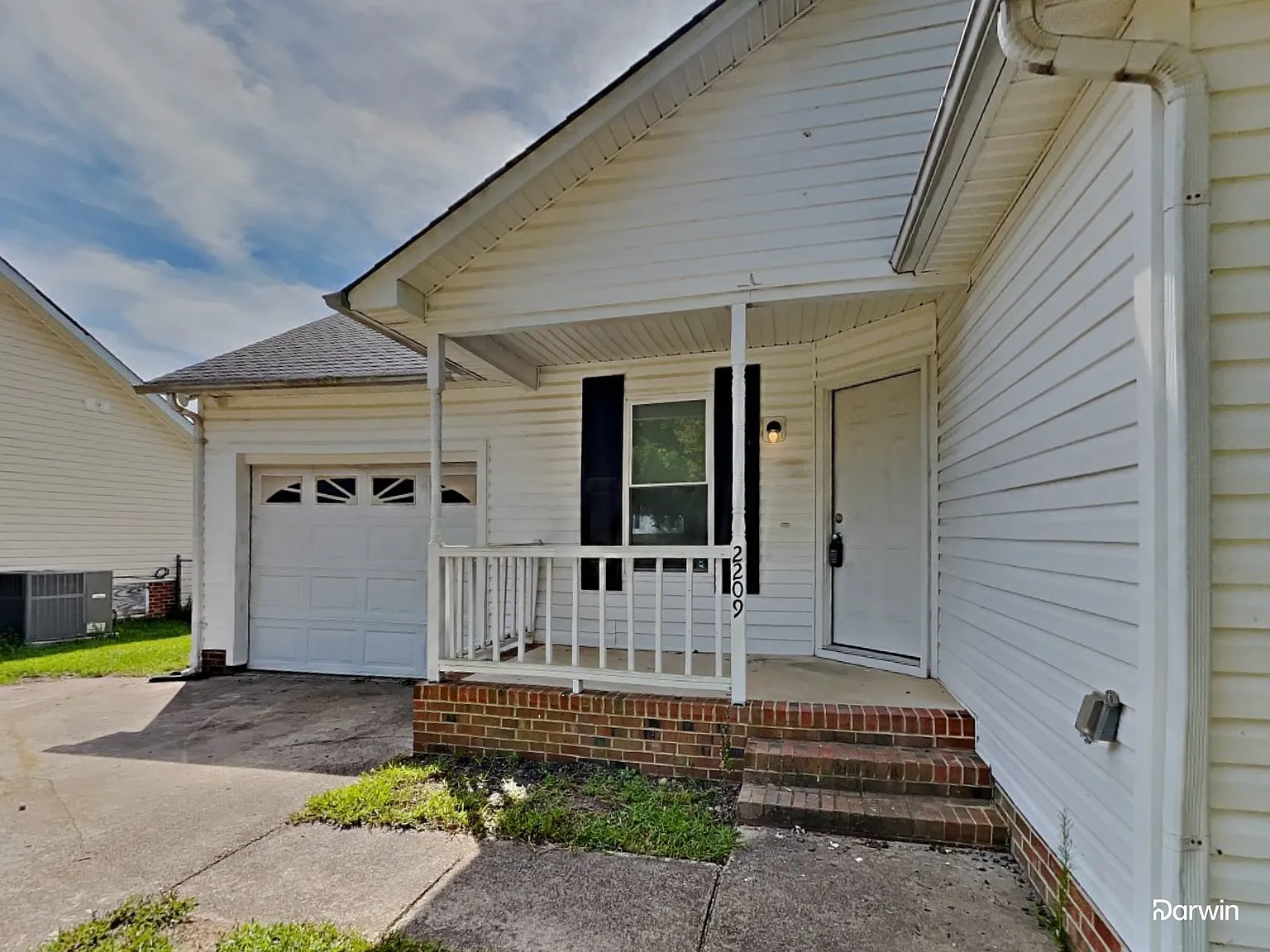 3 bed, 2.0 bath, 1213 sqft, $2,070 — Photo 2