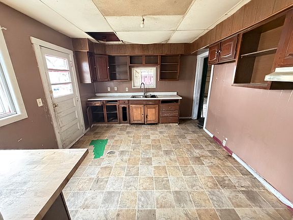 4th image of 317 N Elm St