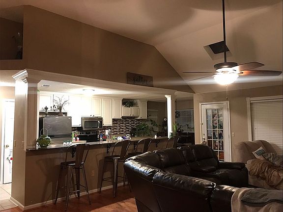 5th image of 406 Dogwood Ave