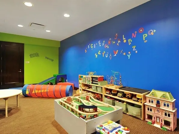 100 Riverside Boulevard image 17 of 20