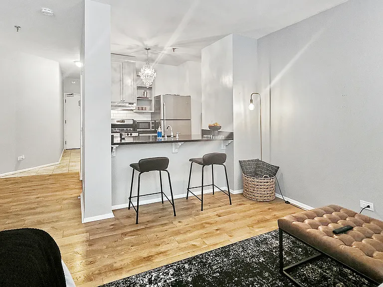640 S Federal St #404 — Photo 2