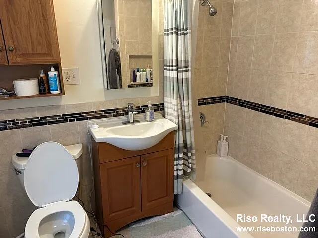 3 bed, 1.0 bath, $3,500 — Photo 3